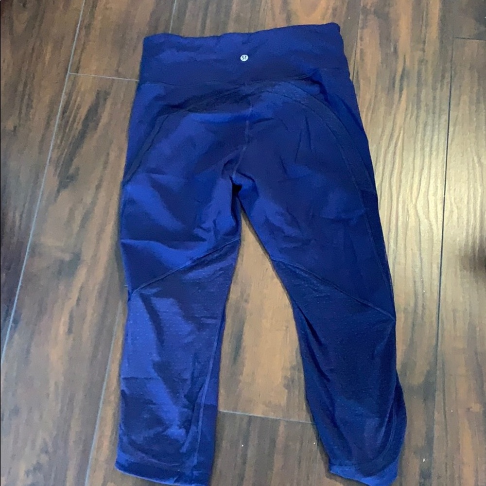 Lululemon navy mesh back crops